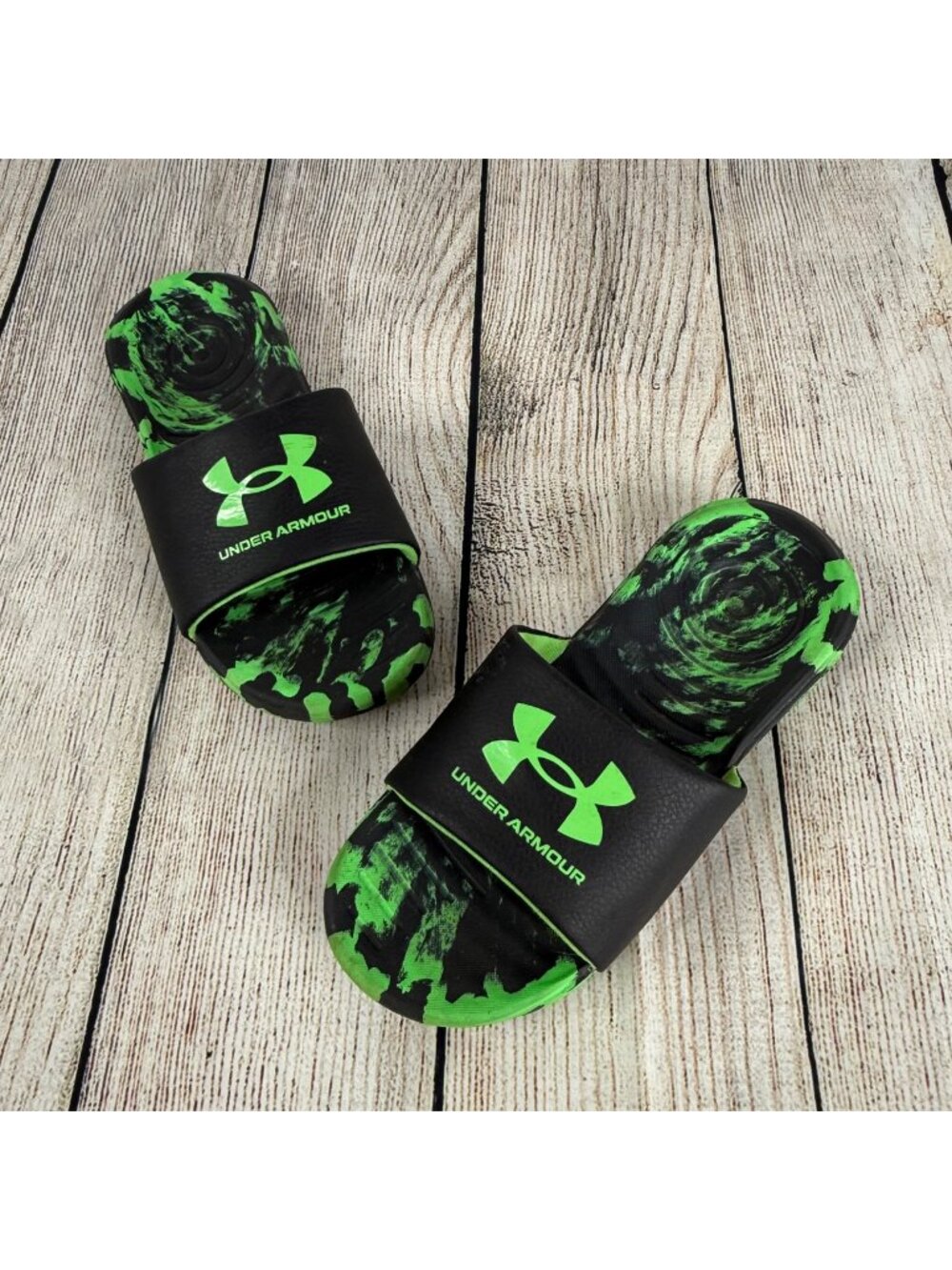 Under Armour Boys Ansa Regrind Slides Black Strap Neon Green Logo Camouflage 2Y